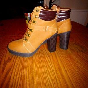 Brand new woman's heel boots brown